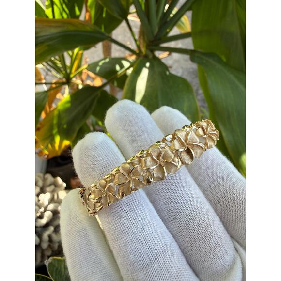 14K Hawaiian Heirloom Plumeria Bracelet Bangle Flower Hawaiian Scroll Size 7 - Picture 8 of 13